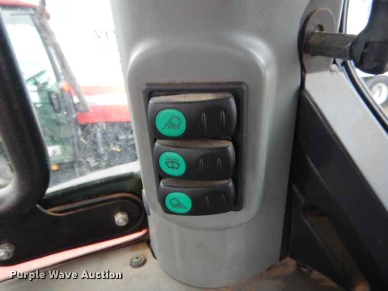 image for item HG9500 2011 McCormick T110 Max  MFWD tractor