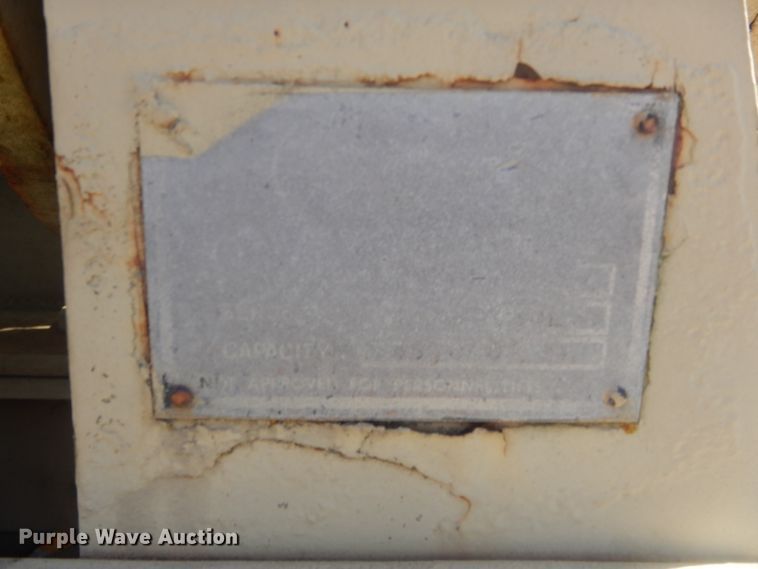 image for item HG9514 1981 Am General M916  truck cab and chassis