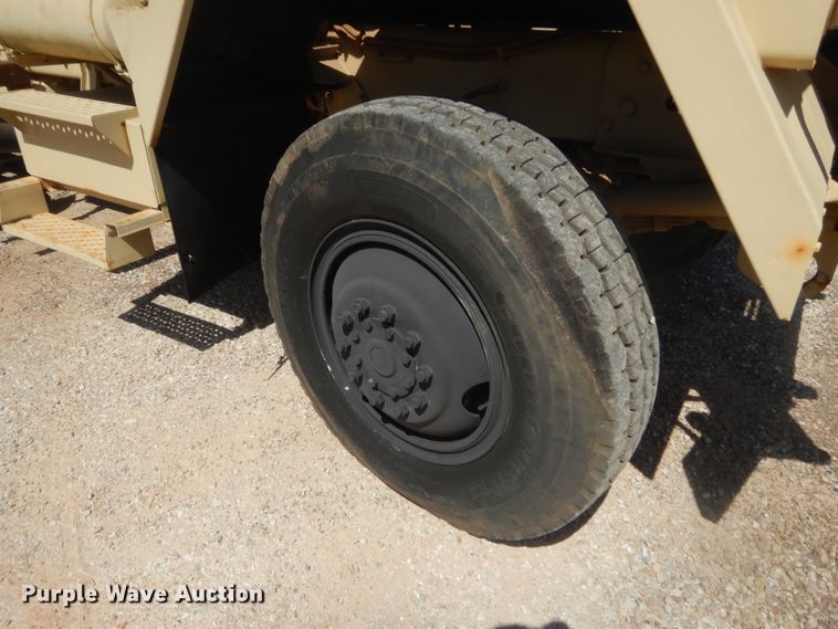 image for item HG9514 1981 Am General M916  truck cab and chassis