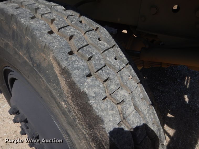 image for item HG9514 1981 Am General M916  truck cab and chassis