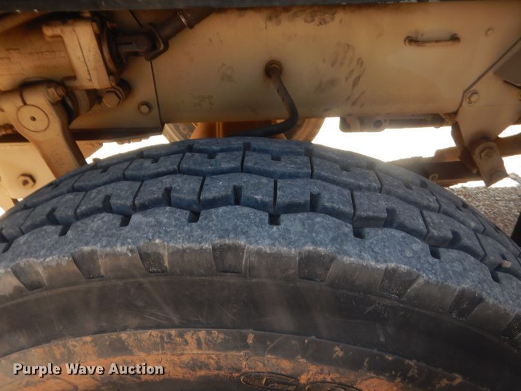 image for item HG9514 1981 Am General M916  truck cab and chassis