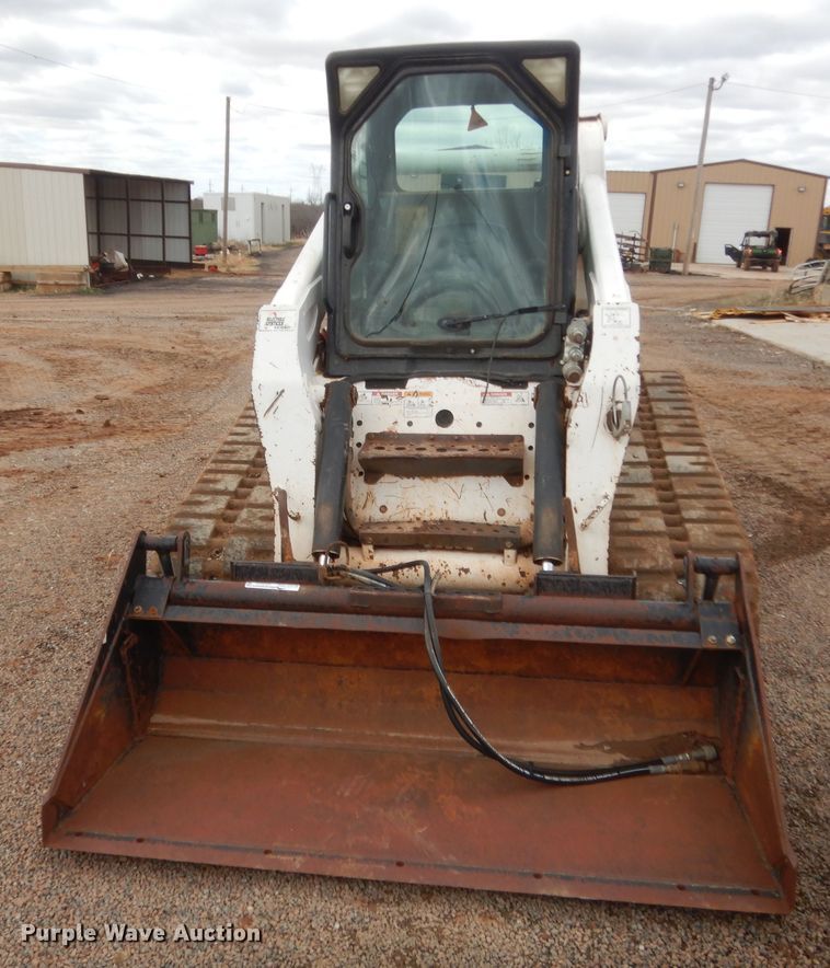 image for item HG9525 2008 Bobcat T320  tracked skid steer loader