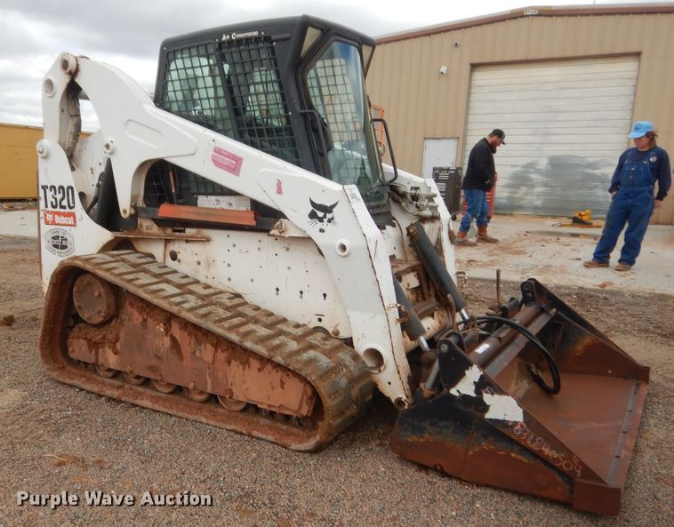 image for item HG9525 2008 Bobcat T320  tracked skid steer loader