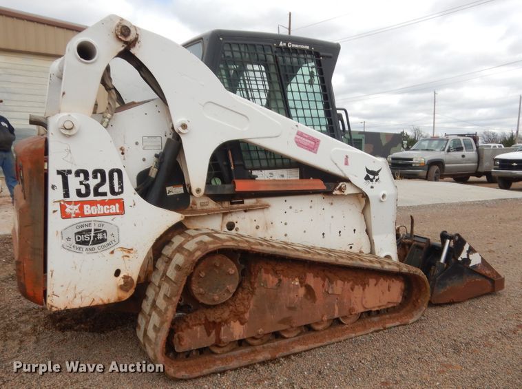 image for item HG9525 2008 Bobcat T320  tracked skid steer loader