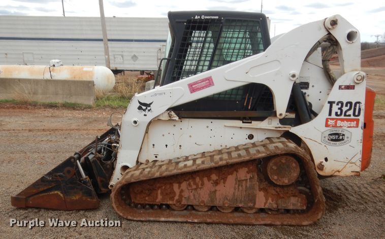image for item HG9525 2008 Bobcat T320  tracked skid steer loader