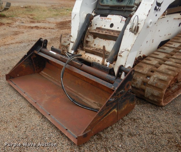 image for item HG9525 2008 Bobcat T320  tracked skid steer loader