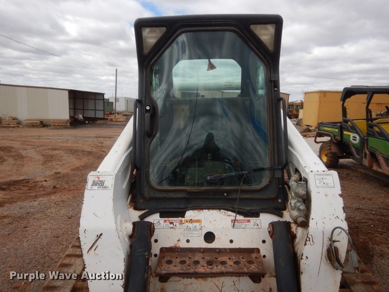 image for item HG9525 2008 Bobcat T320  tracked skid steer loader