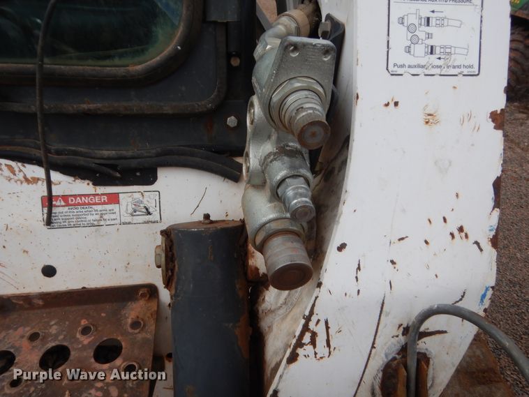 image for item HG9525 2008 Bobcat T320  tracked skid steer loader