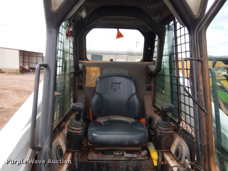 image for item HG9525 2008 Bobcat T320  tracked skid steer loader