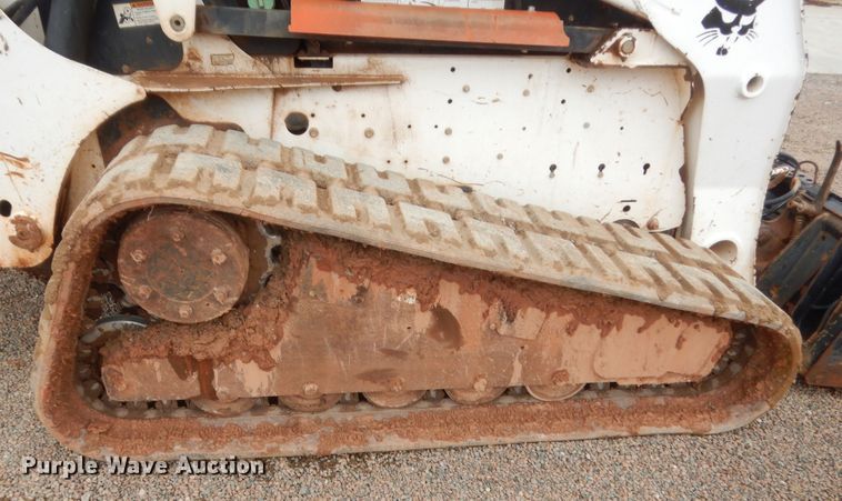 image for item HG9525 2008 Bobcat T320  tracked skid steer loader