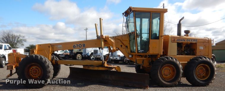 image for item HG9545 1989 John Deere 670B  motor grader