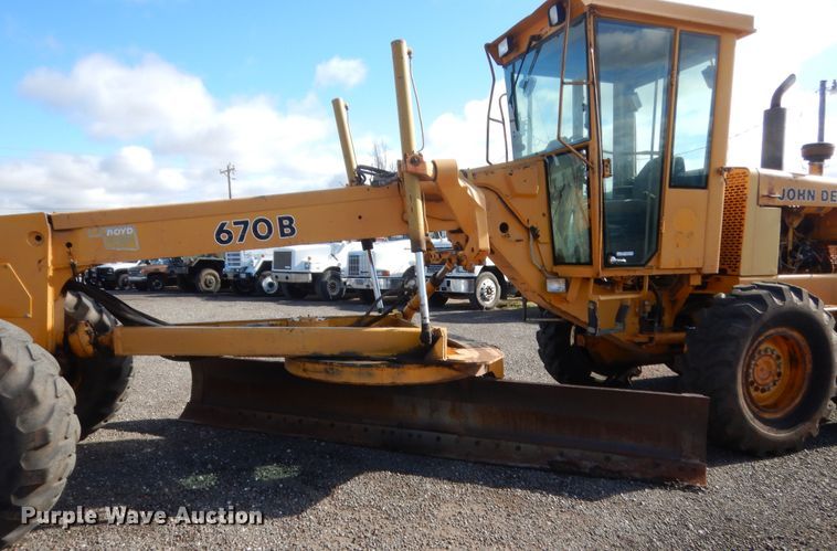 image for item HG9545 1989 John Deere 670B  motor grader