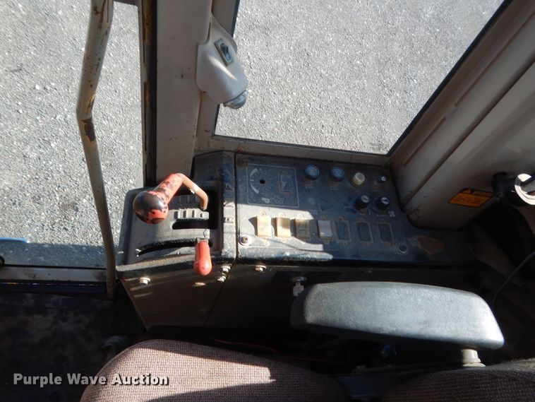 image for item HG9545 1989 John Deere 670B  motor grader