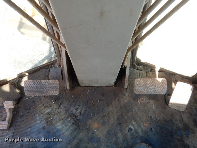 image for item HG9545 1989 John Deere 670B  motor grader