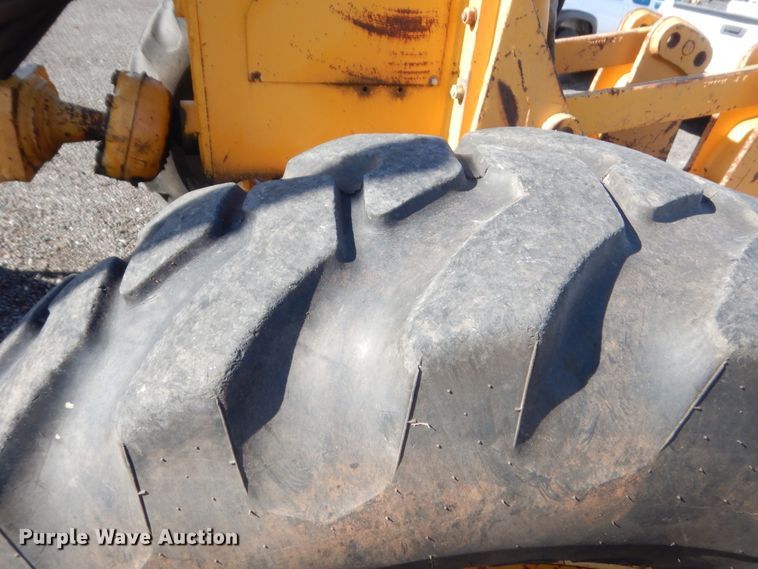 image for item HG9545 1989 John Deere 670B  motor grader