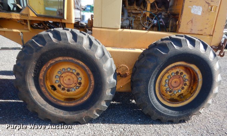 image for item HG9545 1989 John Deere 670B  motor grader