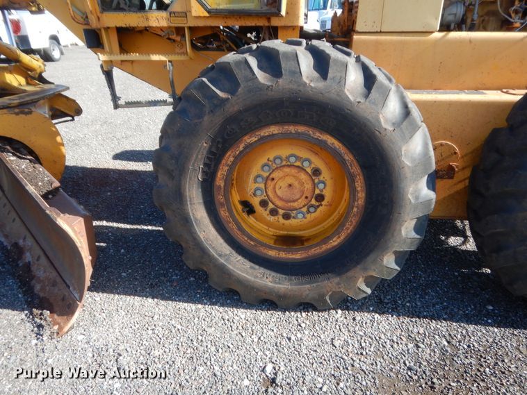 image for item HG9545 1989 John Deere 670B  motor grader