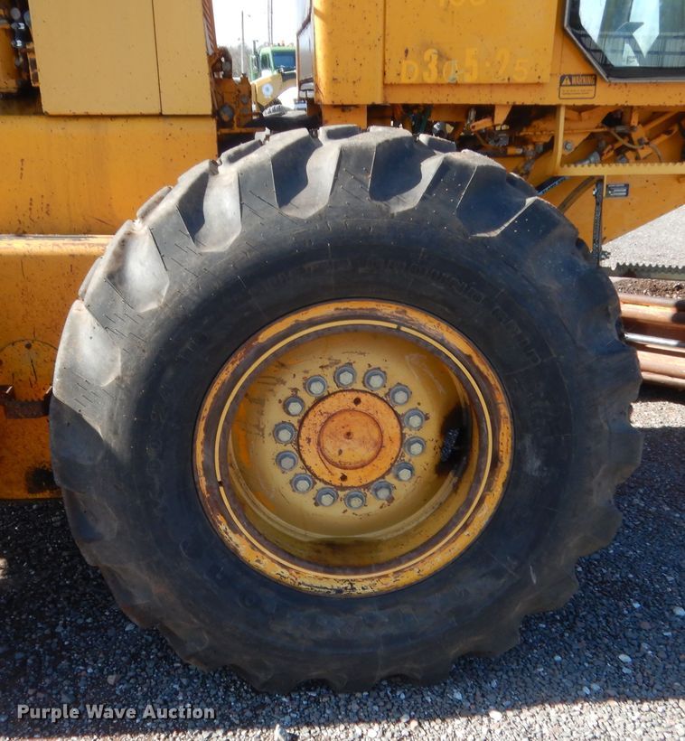 image for item HG9545 1989 John Deere 670B  motor grader