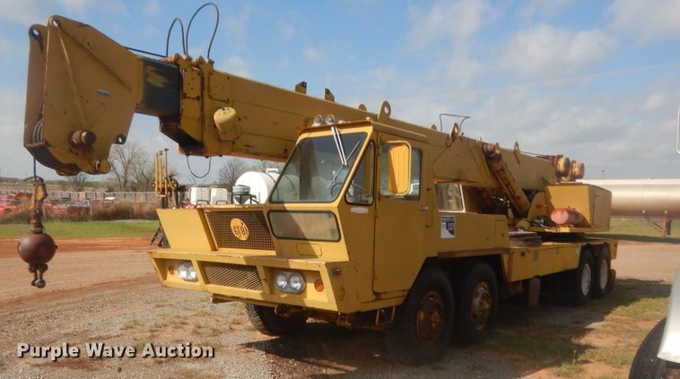 image for item HG9691 1969 P & H MT-250  truck crane