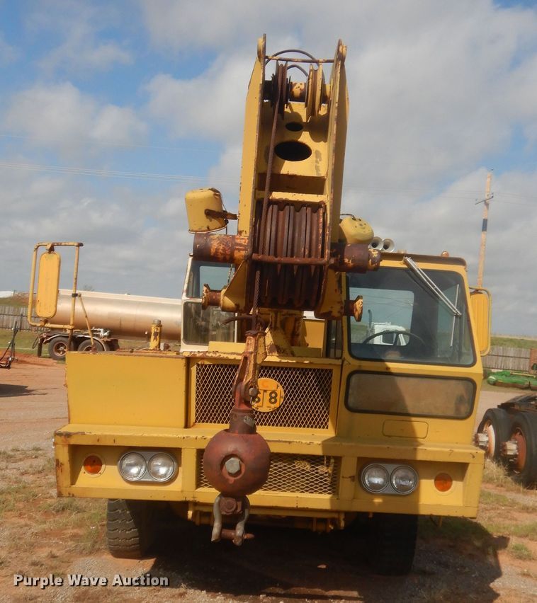 image for item HG9691 1969 P & H MT-250  truck crane