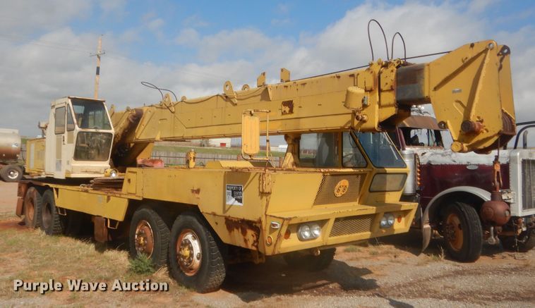 image for item HG9691 1969 P & H MT-250  truck crane