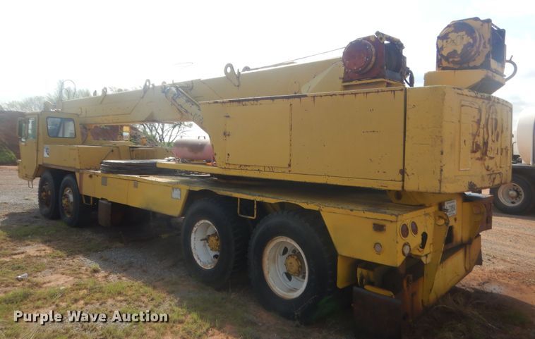 image for item HG9691 1969 P & H MT-250  truck crane