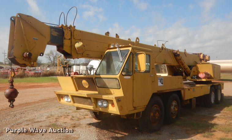 image for item HG9691 1969 P & H MT-250  truck crane