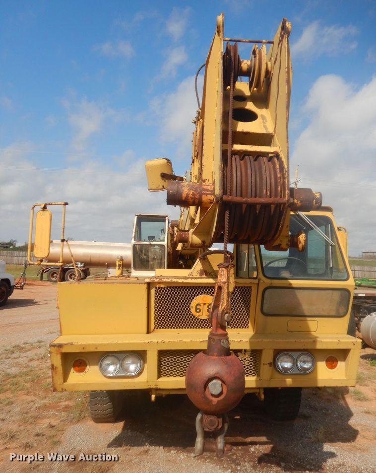 image for item HG9691 1969 P & H MT-250  truck crane