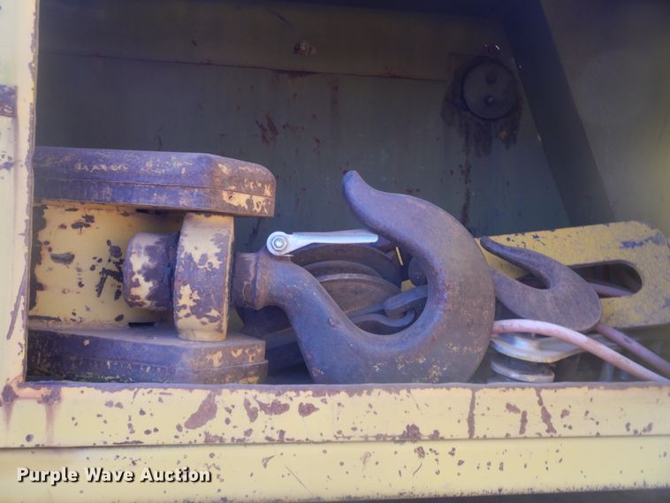 image for item HG9691 1969 P & H MT-250  truck crane