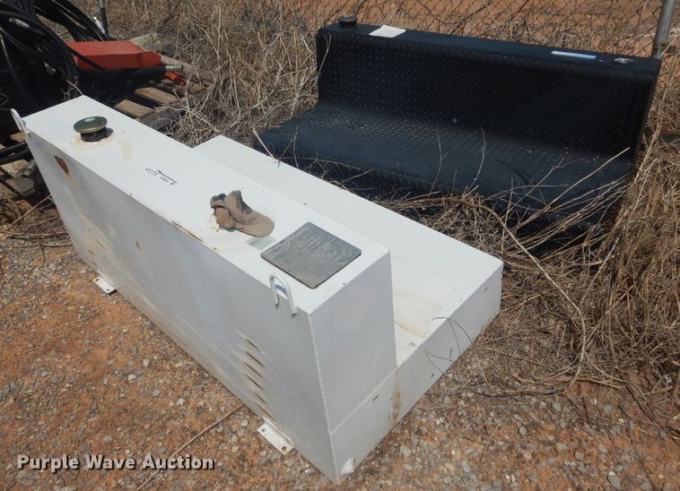 image for item HG9695 (2) fuel tanks