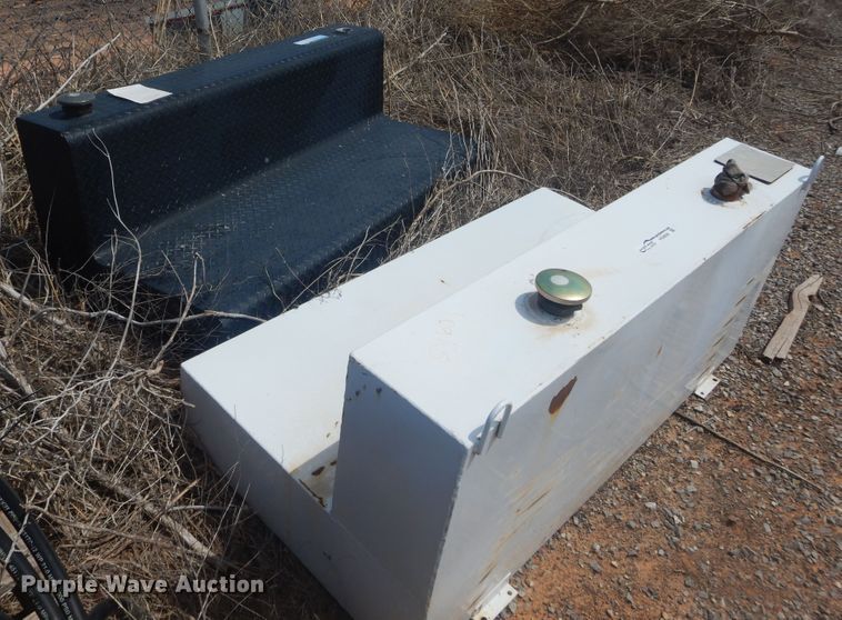 image for item HG9695 (2) fuel tanks