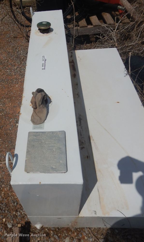 image for item HG9695 (2) fuel tanks