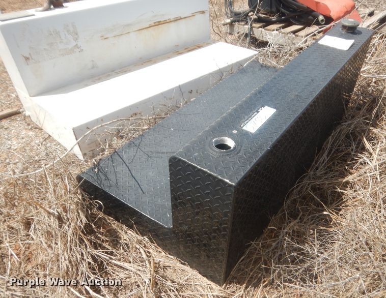 image for item HG9695 (2) fuel tanks