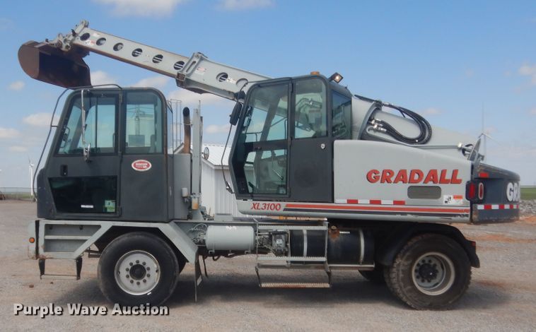 image for item HG9698 2005 Gradall XL3100  wheeled excavator