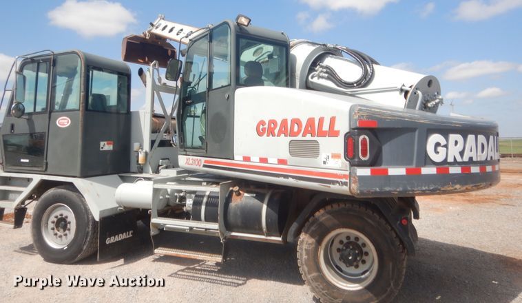 image for item HG9698 2005 Gradall XL3100  wheeled excavator
