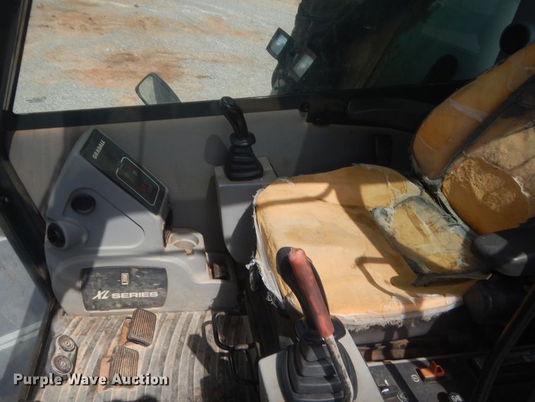 image for item HG9698 2005 Gradall XL3100  wheeled excavator