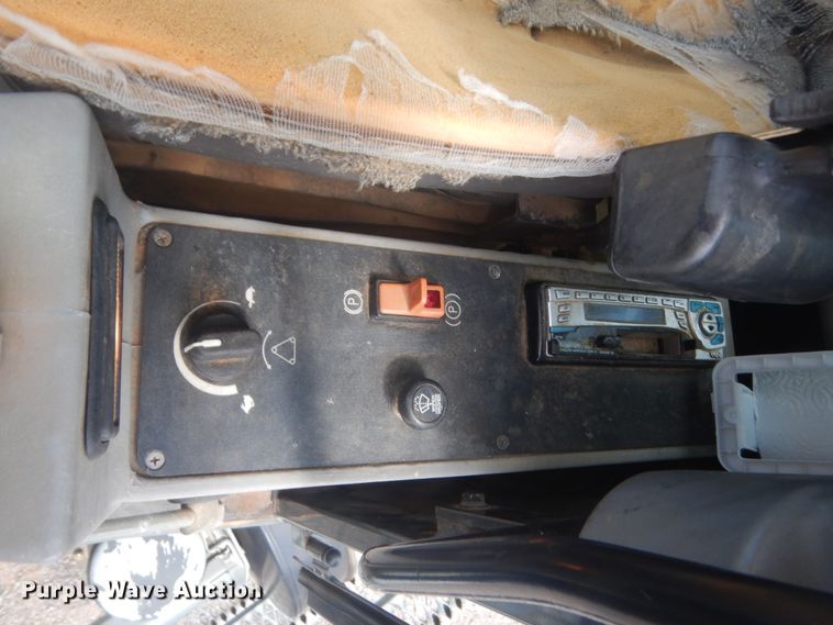 image for item HG9698 2005 Gradall XL3100  wheeled excavator