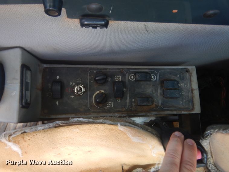 image for item HG9698 2005 Gradall XL3100  wheeled excavator