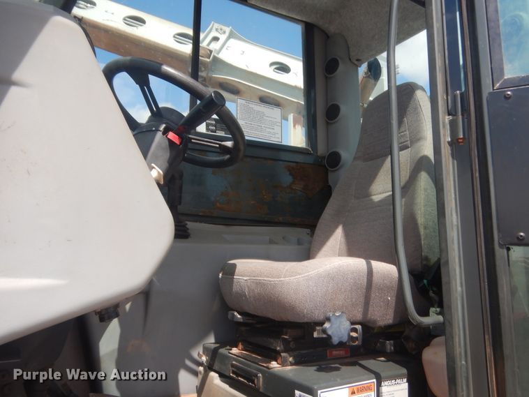 image for item HG9698 2005 Gradall XL3100  wheeled excavator