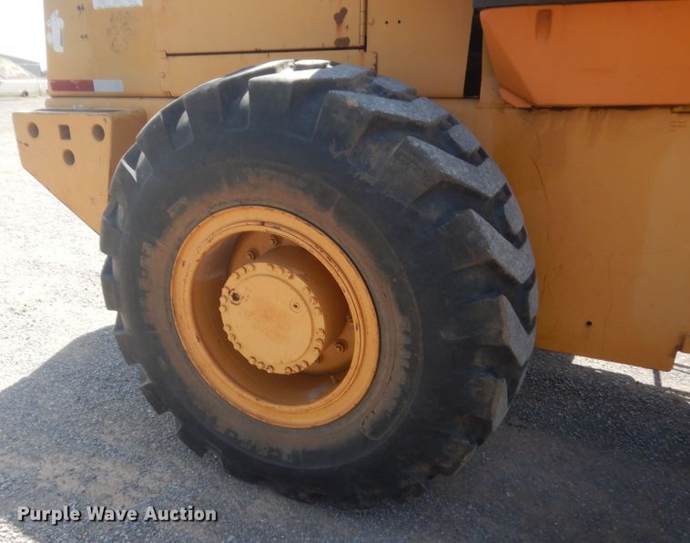 image for item HG9699 Case 621B  wheel loader