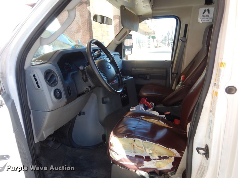 image for item HG9765 2009 Ford E350  shuttle bus