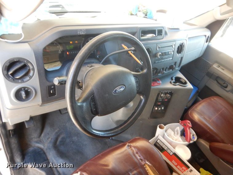 image for item HG9765 2009 Ford E350  shuttle bus