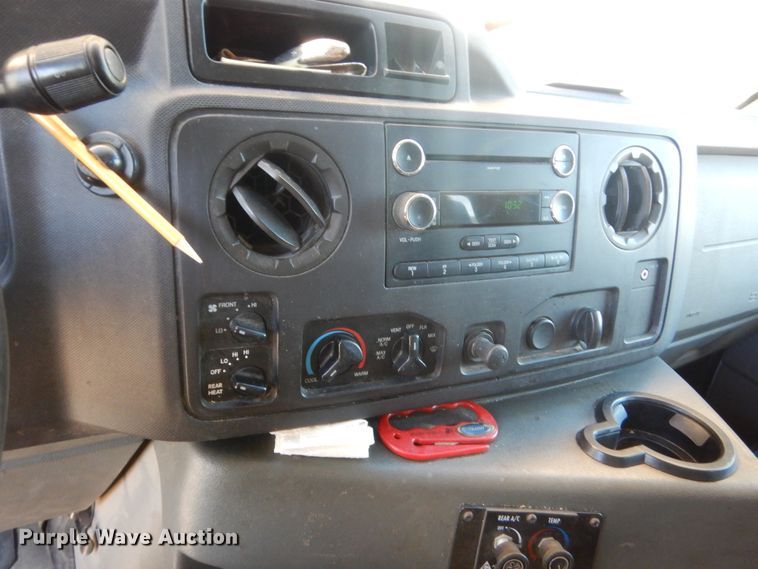 image for item HG9765 2009 Ford E350  shuttle bus