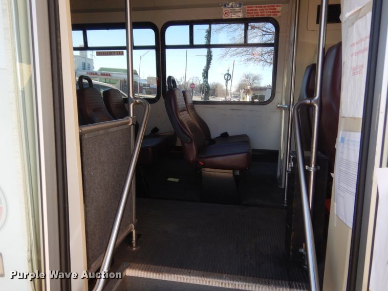 image for item HG9765 2009 Ford E350  shuttle bus