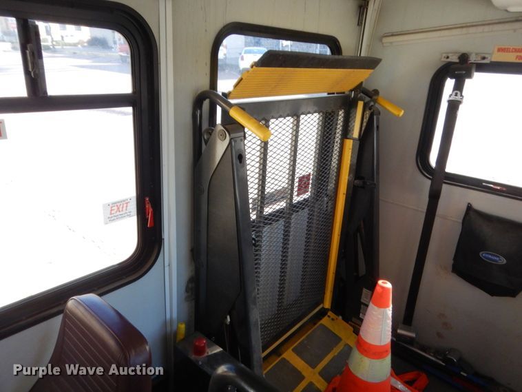 image for item HG9765 2009 Ford E350  shuttle bus