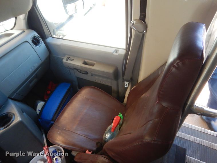 image for item HG9765 2009 Ford E350  shuttle bus