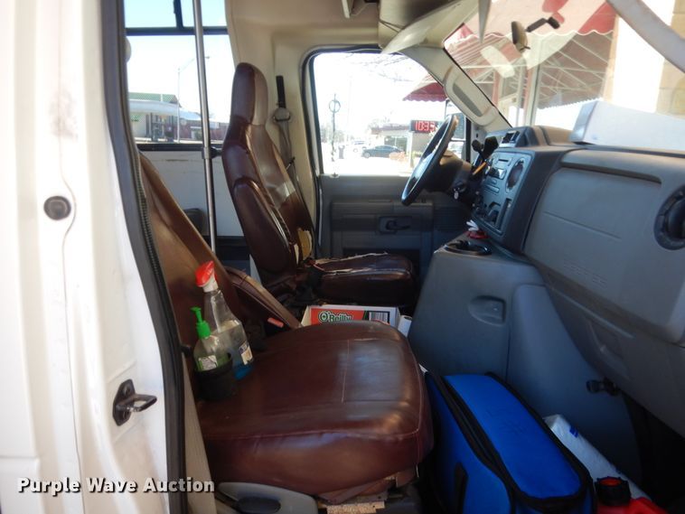 image for item HG9765 2009 Ford E350  shuttle bus