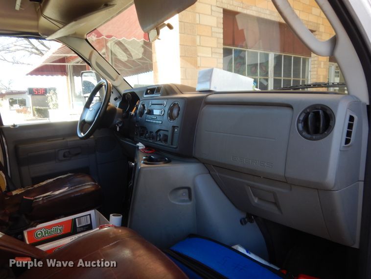 image for item HG9765 2009 Ford E350  shuttle bus