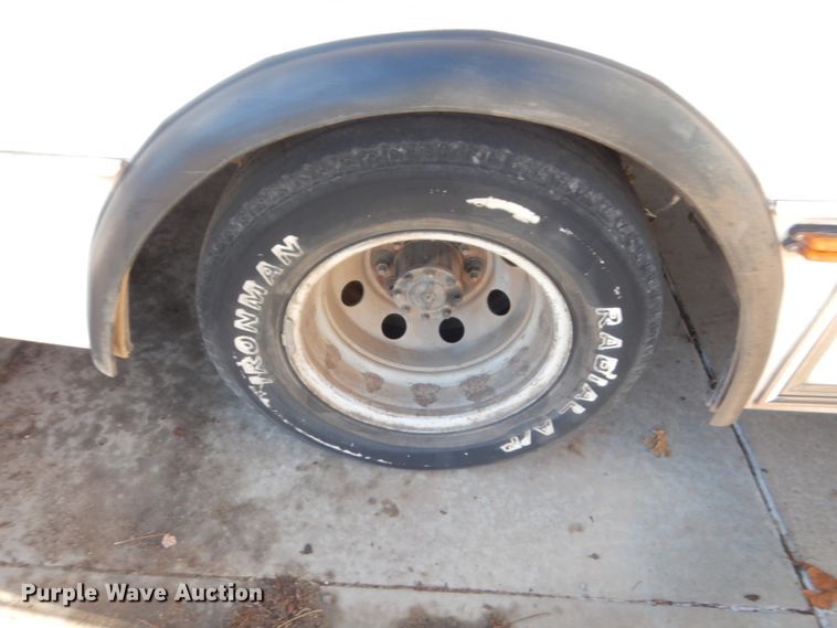 image for item HG9765 2009 Ford E350  shuttle bus