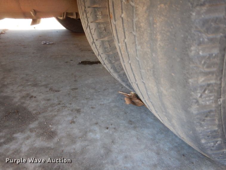 image for item HG9765 2009 Ford E350  shuttle bus